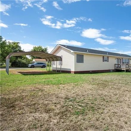 Buy this 3 bed house on 701 North Noble Avenue in Hinton, Caddo County