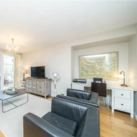 Image 1 - 5 Chepstow Villas, London, W11 3EE, United Kingdom - Room for rent