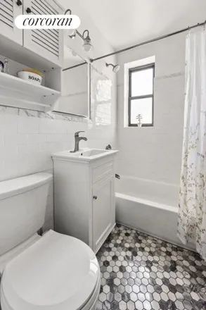 Image 5 - 202 Seeley Street, New York, NY 11218, USA - Apartment for sale