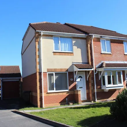 Rent this 2 bed duplex on Teasel Walk in Worle, BS22 8QS