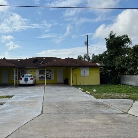 Rent this 1 bed house on 375 San Lorenzo Avenue in Sarasota County, FL 34287