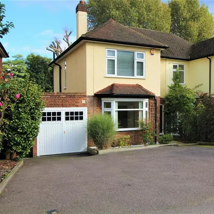 Rent this 3 bed duplex on Friar's Avenue in Brentwood, CM15 8HY