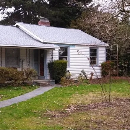Buy this 2 bed house on 10705 Southeast 52nd Avenue in Milwaukie, OR 97222