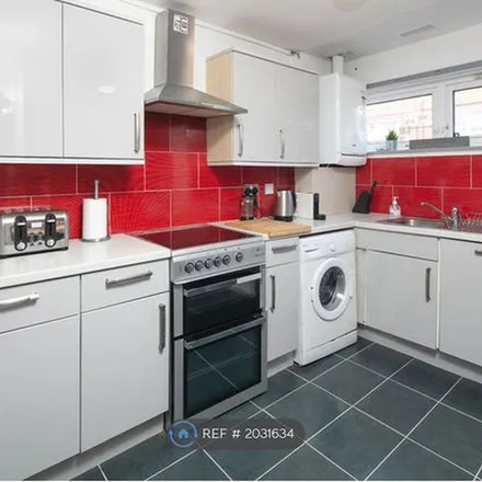 Rent this 3 bed apartment on Kilby Avenue in Park Central, B16 8EN