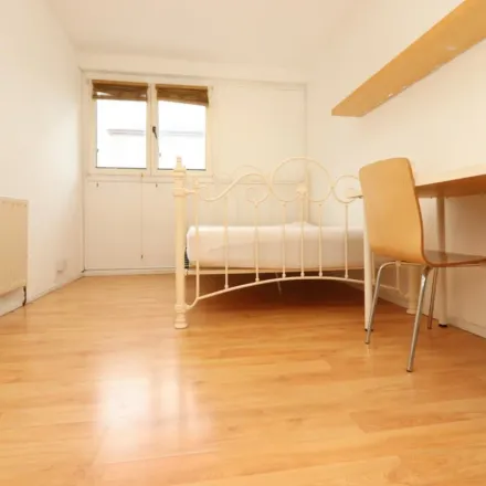 Image 7 - Salford House, Seyssel Street, Cubitt Town, London, E14 3HZ, United Kingdom - Apartment for rent