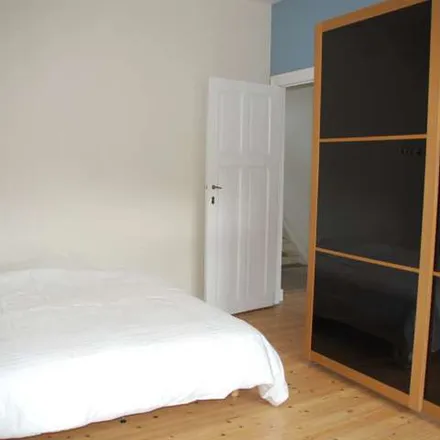 Rent this 4 bed apartment on Chaussée Saint-Pierre - Sint-Pieterssteenweg 265 in 1040 Etterbeek, Belgium