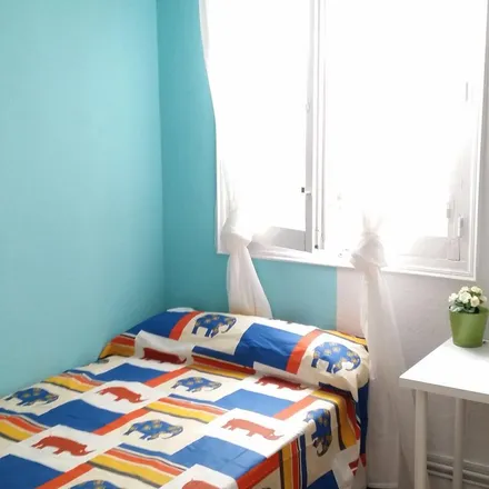 Rent this 8 bed apartment on Madrid in Calle de Sagasta, 21