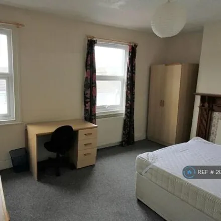 Image 2 - 35 Stanley Road, Brighton, BN1 4NJ, United Kingdom - Townhouse for rent