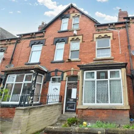 Buy this 4 bed townhouse on Sandhurst Place in Leeds, LS8 3QW