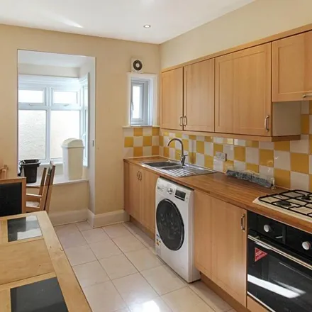 Image 3 - Mortimer Road, Bournemouth, Christchurch and Poole, BH8 9HP, United Kingdom - Apartment for rent