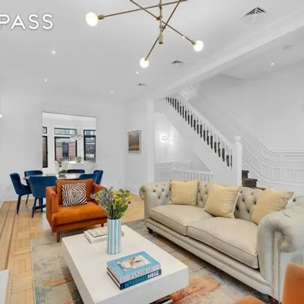 Image 4 - 663 Putnam Avenue, New York, NY 11221, USA - Townhouse for sale