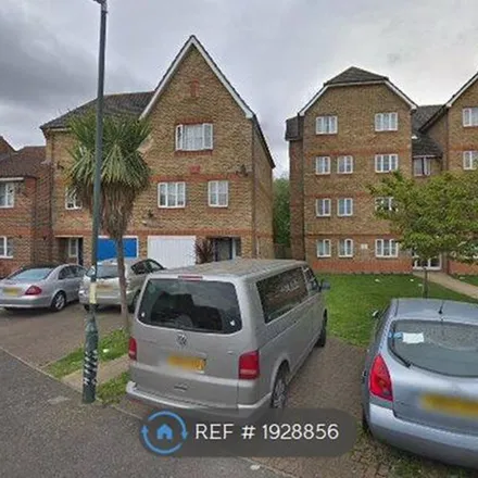 Rent this 4 bed townhouse on Woburn Close in London, SE28 8QZ