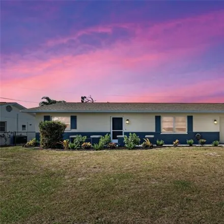 Buy this 2 bed house on 315 East Wentworth Circle in Englewood, FL 34223