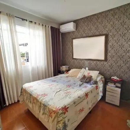 Buy this 5 bed house on Avenida Paraná in São José, Divinópolis - MG