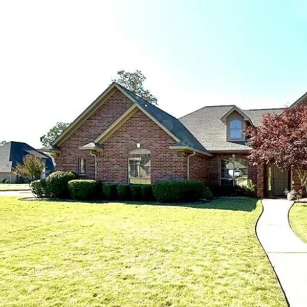 Buy this 4 bed house on 2192 Southcrest Drive in Texarkana, AR 71854