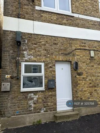 Rent this studio apartment on Windmill Place in London, UB2 4QG