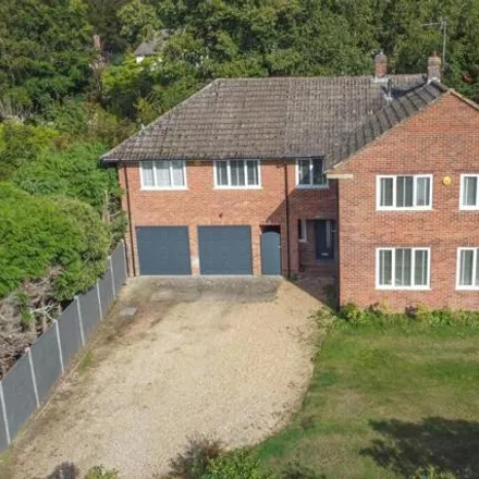 Rent this 6 bed house on Kingsley Avenue in Camberley, GU15 2NA