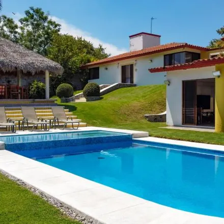 Buy this 6 bed house on Circuito Santa Fe in Alpuyeca, MOR