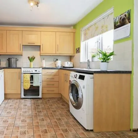 Image 4 - Catisfield Crescent, Wolverhampton, WV8 1XG, United Kingdom - House for sale