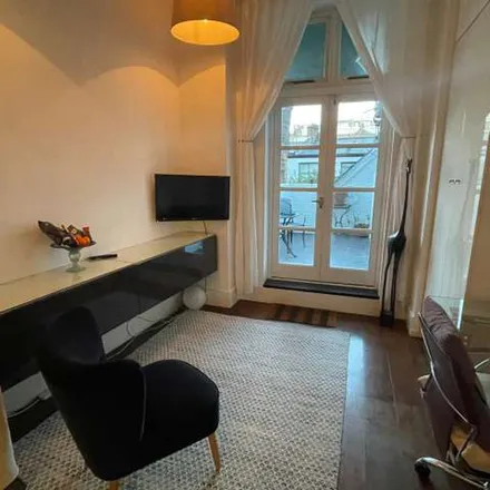 Rent this 1 bed apartment on 21 Pembridge Crescent in London, W11 3DY
