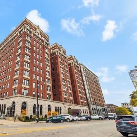 Buy this 3 bed condo on Hampton House in 5300 South Shore Drive, Chicago