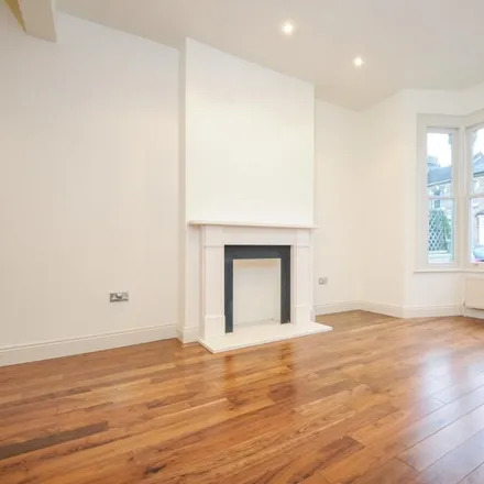 Image 6 - Hannell Road, London, SW6 7RA, United Kingdom - House for rent