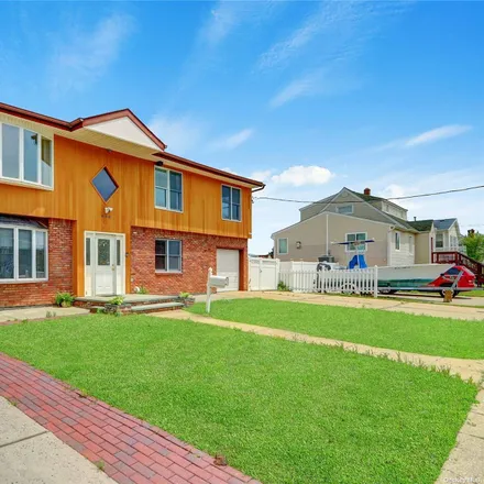 Rent this 3 bed house on 696 South 9th Street in Village of Lindenhurst, NY 11757