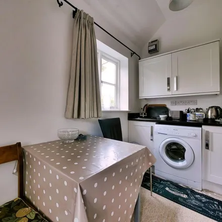 Rent this studio apartment on 2 Kent Place in Lechlade, GL7 3AW