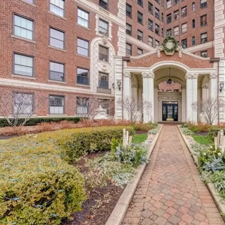Buy this 3 bed condo on Jackson Towers in 5555 South Everett Avenue, Chicago