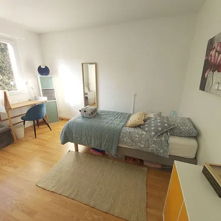 Rent this 3 bed apartment on 4 Impasse Dupont in 76130 Mont-Saint-Aignan, France