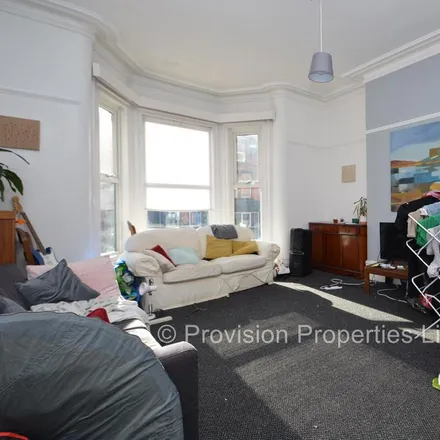 Rent this 6 bed townhouse on Cross Cliff Road in Leeds, LS6 2AX