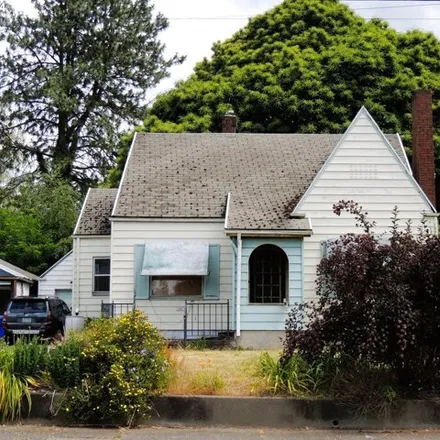 Buy this 2 bed house on 2432 SE 67th Ave in Portland, Oregon