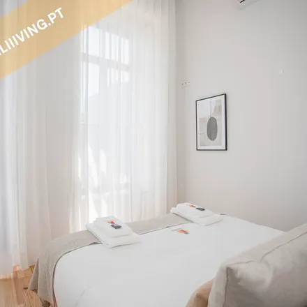 Rent this 4 bed apartment on Invicta Livro in Praça da República 180, 4050-498 Porto