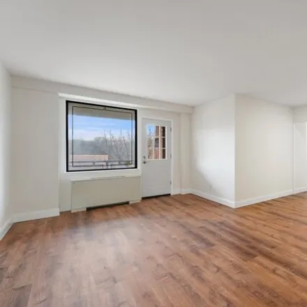 Image 1 - 4901 Henry Hudson Parkway West, New York, NY 10471, USA - Apartment for sale