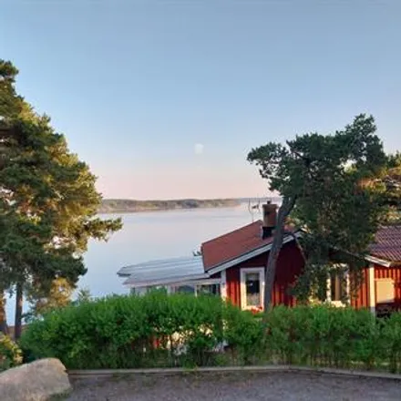 Rent this 3 bed house on Parkvägen in Årsta havsbad, Sweden