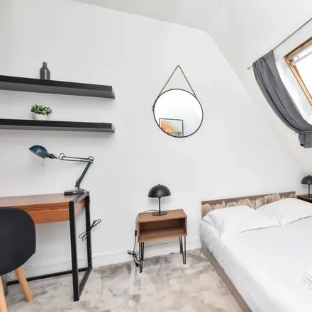 Rent this 1 bed apartment on Ambassade du Sri Lanka in Rue Spontini, 75116 Paris