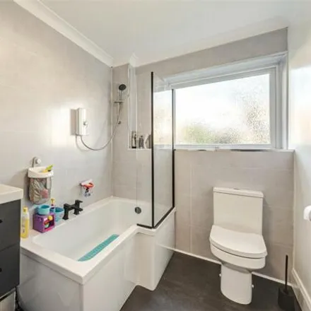 Image 5 - Homepier House, Heene Road, Worthing, BN11 3RF, United Kingdom - Apartment for sale