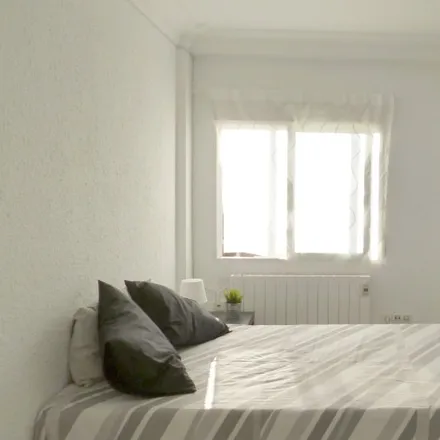Rent this 5 bed room on Calle Pedro de Alvarado in 7, 50002 Zaragoza
