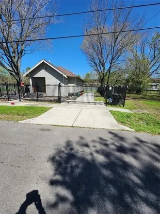 Rent this 3 bed house on 2173 Sampson Street in Houston, TX 77004