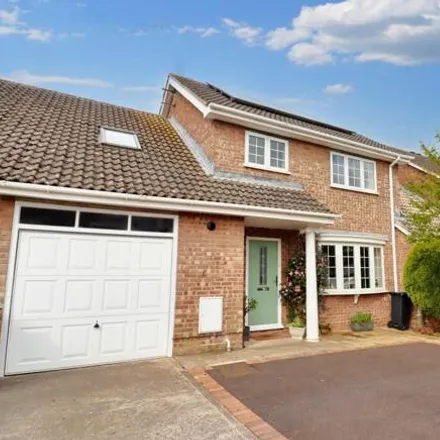 Buy this 5 bed house on 5 Jubilee Drive in Thornbury, BS35 2YG