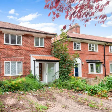 Buy this 3 bed townhouse on Russel in Gipsy Lane, Oxford