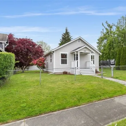 Buy this 2 bed house on 2458 State Street in Everett, WA 98201