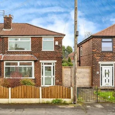Buy this 3 bed duplex on Parkleigh Drive in Manchester, M40 3RY