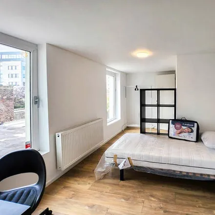 Rent this 8 bed apartment on Rue Neuve 146 in 6061 Charleroi, Belgium