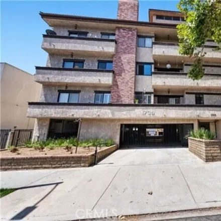 Rent this 2 bed condo on FLO in Federal Avenue, Los Angeles