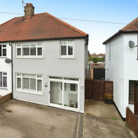 Buy this 3 bed duplex on Carlton Avenue in Southend-on-Sea, SS0 0QJ