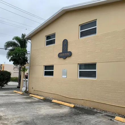 Rent this 1 bed apartment on North L street parking in North L Street, Lake Worth Beach