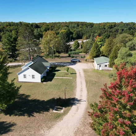 Image 3 - East Traverse Highway, Traverse City, MI 49684, USA - House for sale