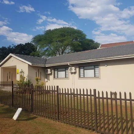 Image 1 - Hudd Road, Athlone Park, Umbogintwini, South Africa - Apartment for rent