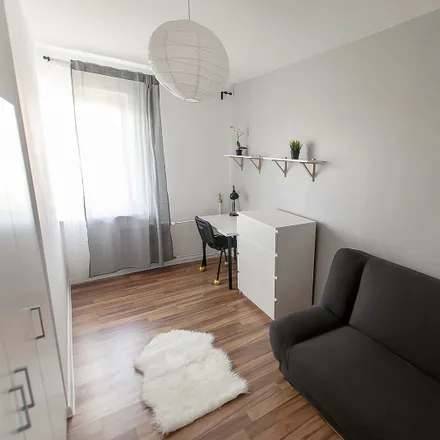 Rent this 5 bed room on Profesora Kazimierza Kopeckiego 2 in 80-809 Gdansk, Poland